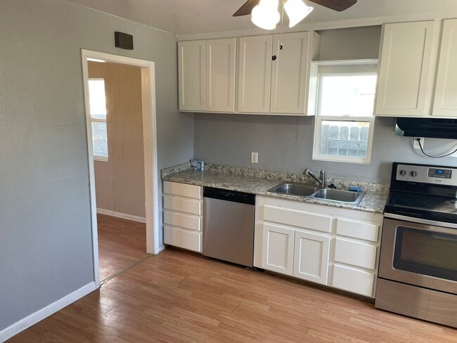 Building Photo - Adorable 2 Bedroom, 1 Bathroom Home with Huge Fully fenced Yard and detached garage, Move-In Ready!