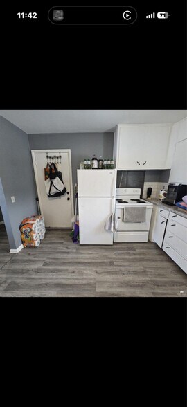 Building Photo - 149 E 1st St