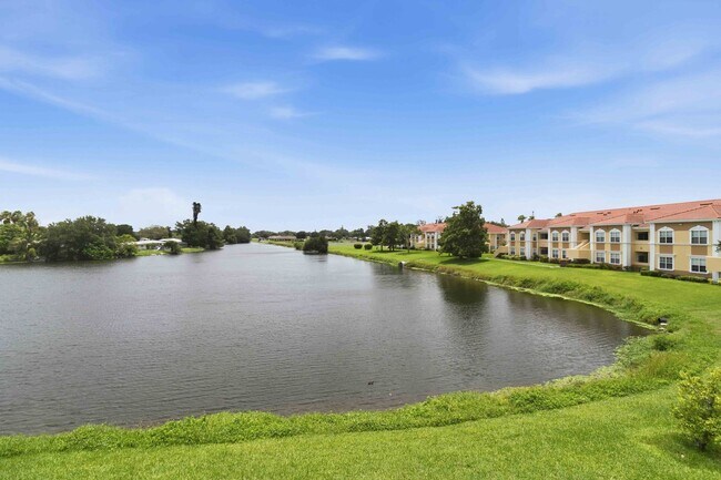 Building Photo - 1020 Villagio Cir