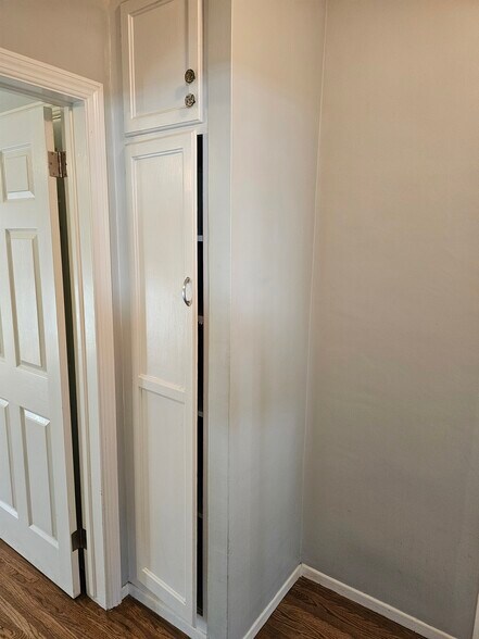 Building Photo - 707 N Lima St