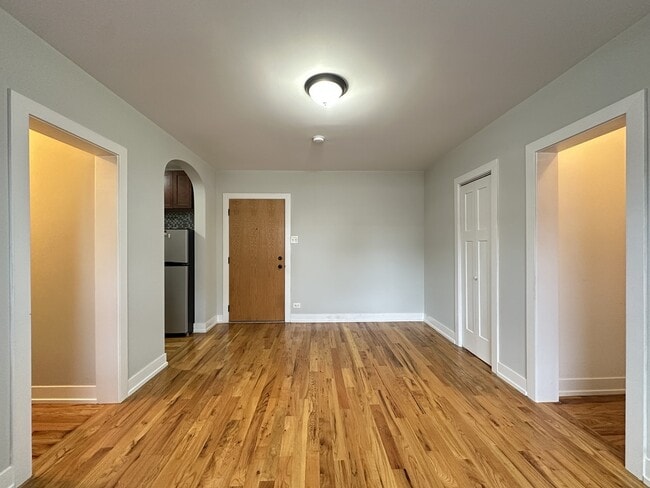 Building Photo - 555 W Arlington