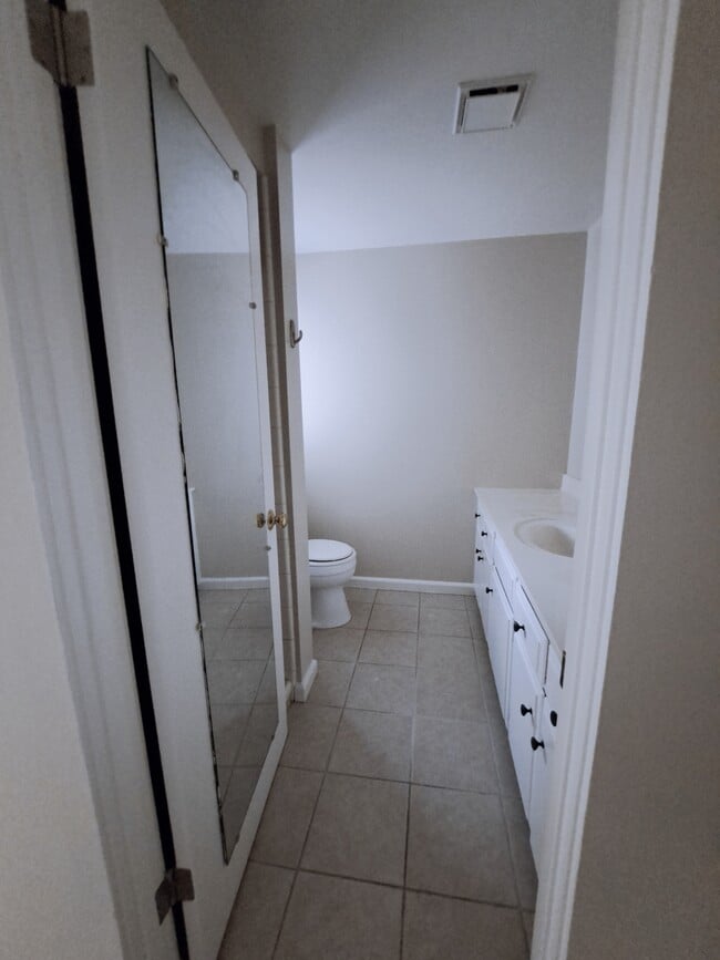 Building Photo - 4339 W Sarah St