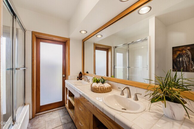 Building Photo - 6110 Colodny Dr