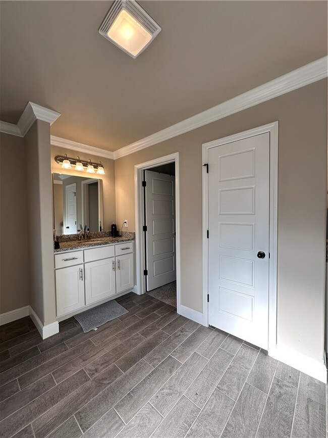Building Photo - 1030 Winesap Dr