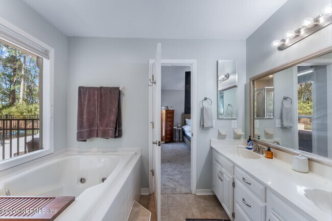 Building Photo - 4340 Blue Heron Dr