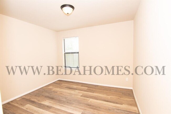 Building Photo - 9134 St Laurent Ln