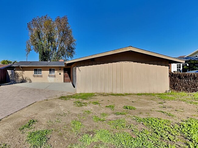 Primary Photo - 10757 Valley View Ave