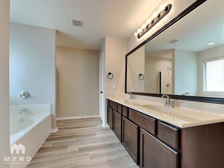 Building Photo - 126 Liberty Way