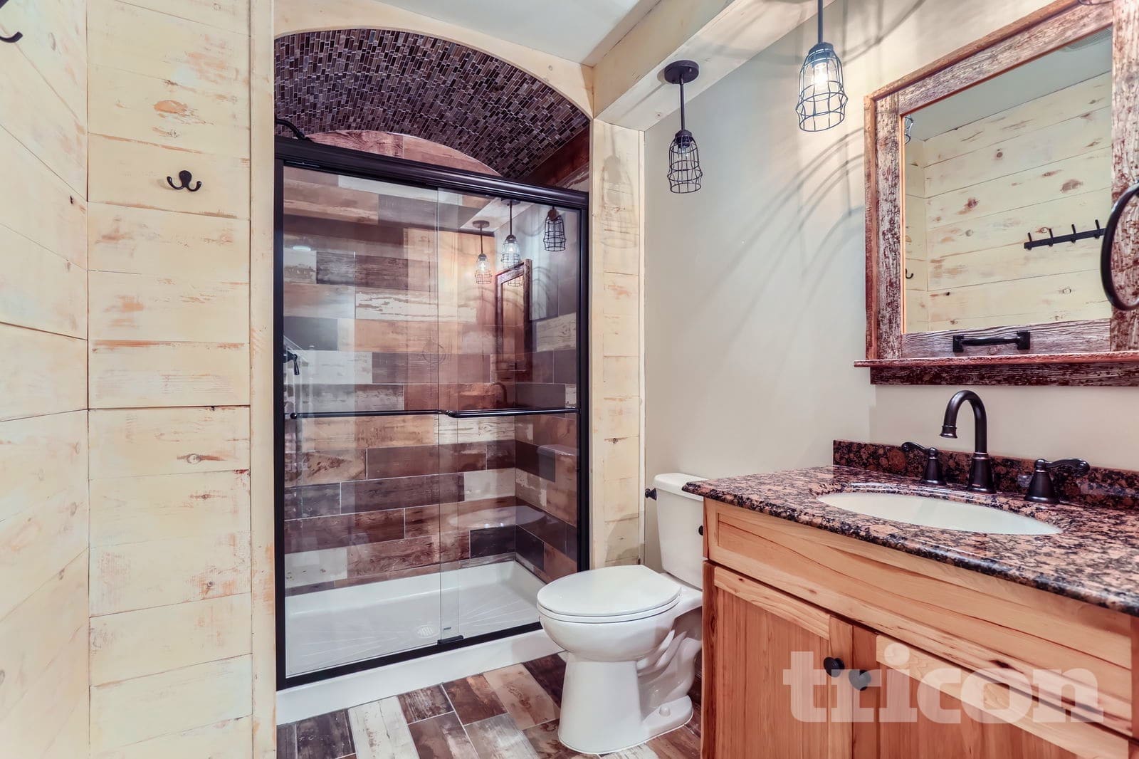 Building Photo - 2202 Marilyn Ave