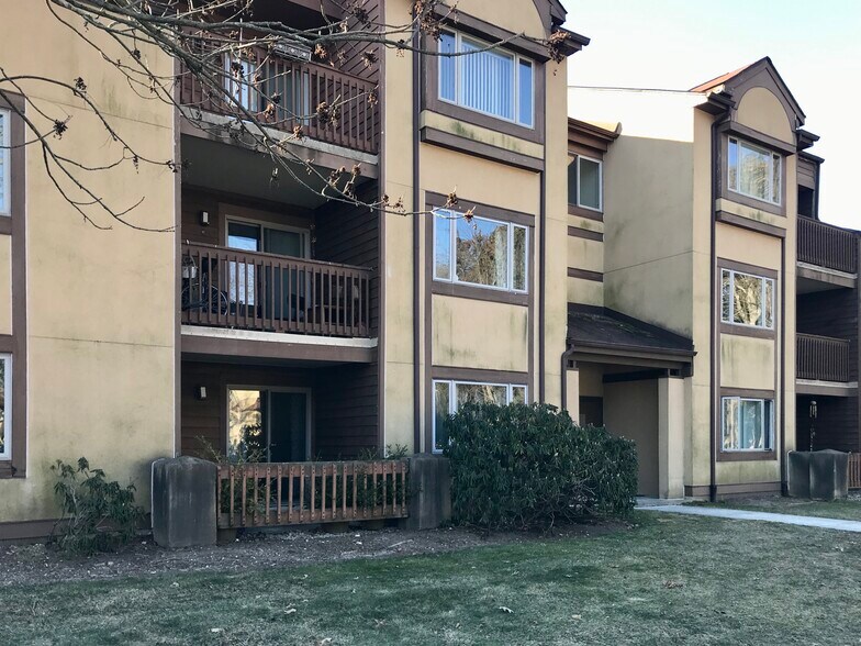 Building Photo - 3125 Sayre Dr