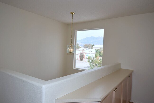 Building Photo - Great location! Nice 3Br, 2.5Ba Near Alame...