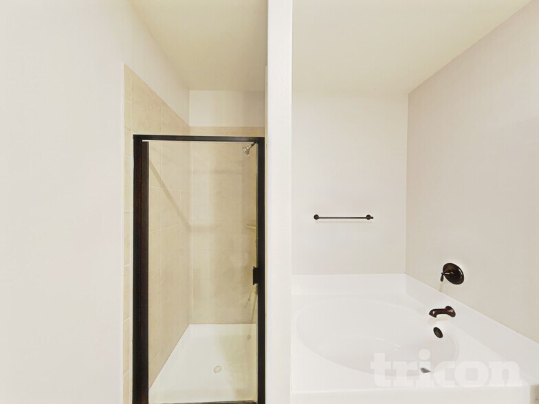 Building Photo - 8888 Oval Glass St