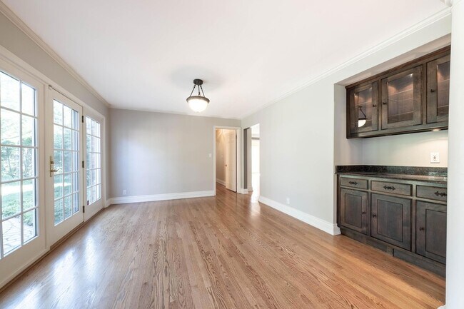 Building Photo - 1688 Northlawn Blvd