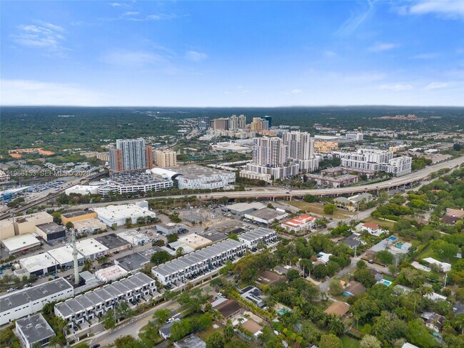 Building Photo - 6820 SW 77th Terrace