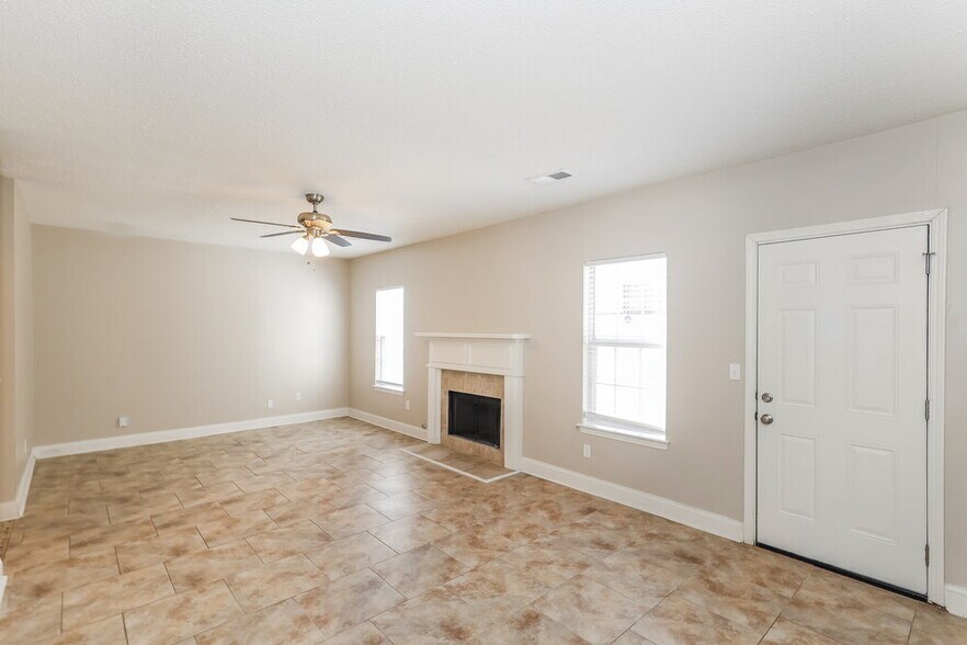 Building Photo - 10635 Misty Meadows Dr