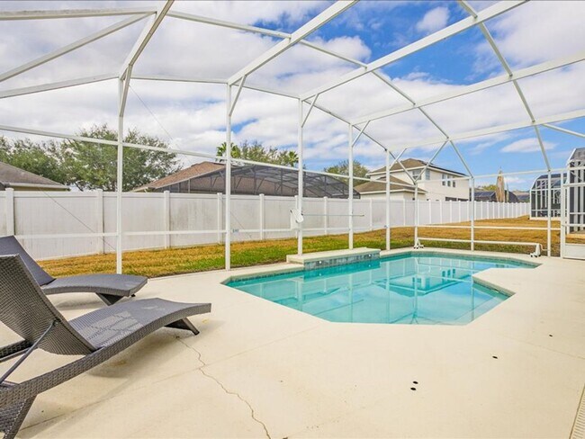 Building Photo - Stunning Fully Furnished 4-Bedroom, 3-Bath...