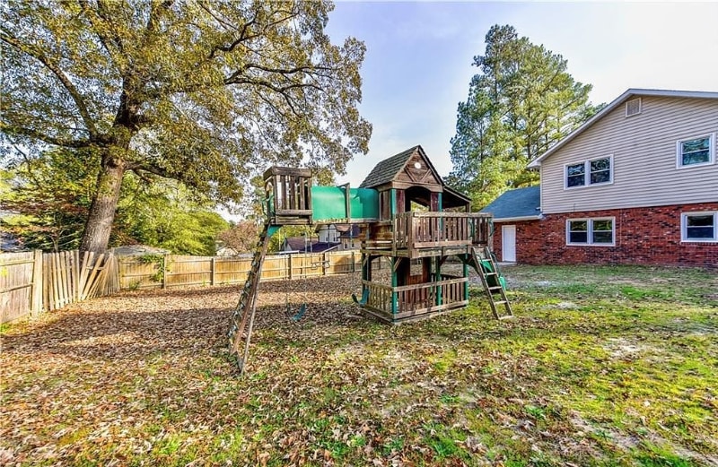 Building Photo - 233 Vivian Dr