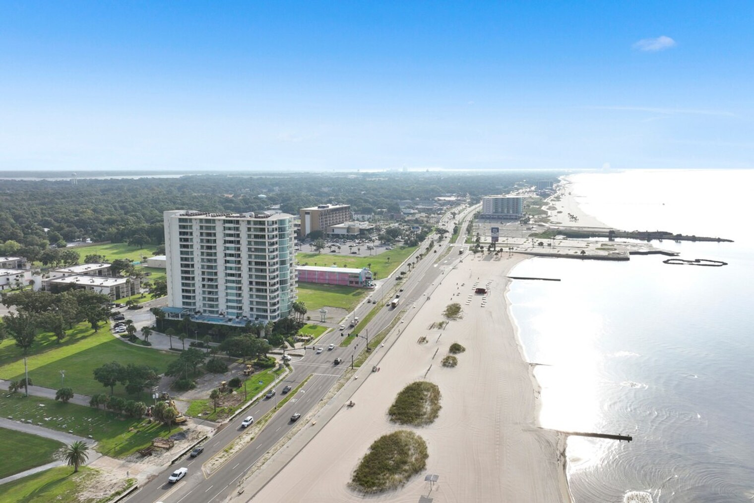 Building Photo - 2046 Beach Blvd