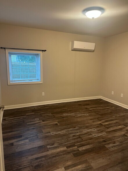 Building Photo - 1611 S Main St