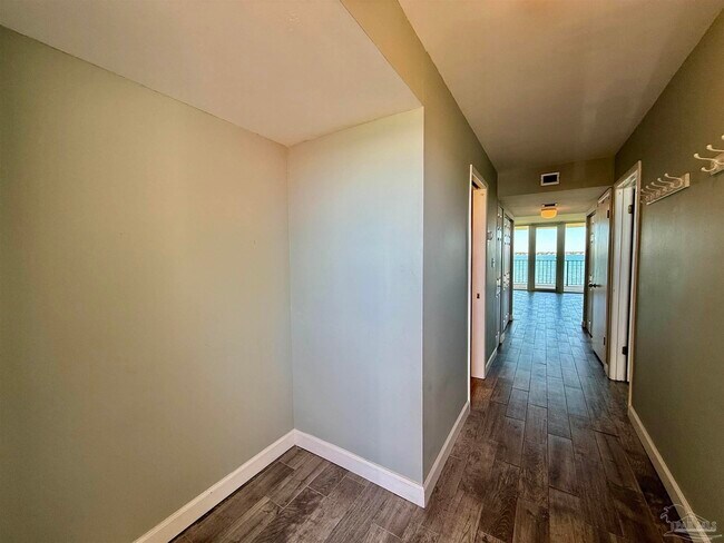 Building Photo - 900 Fort Pickens Rd