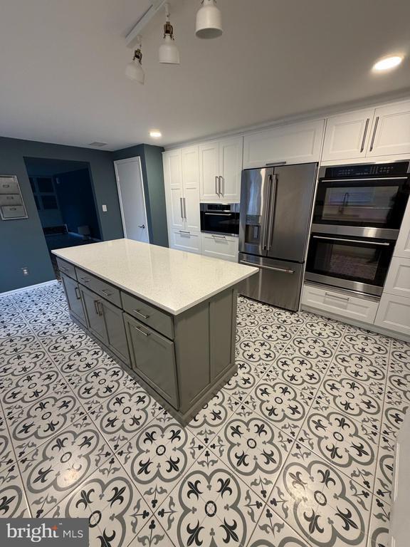 Building Photo - 7000 Old Cabin Ln