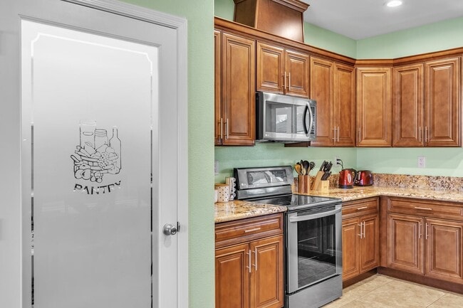 Building Photo - RV GARAGE | Single Story | Furnished Or Unfurnished