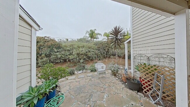 Building Photo - 432 Via Rosa