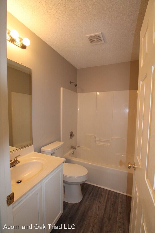 Building Photo - 3 br, 2 bath House - 215 Old Treybrooke Dr