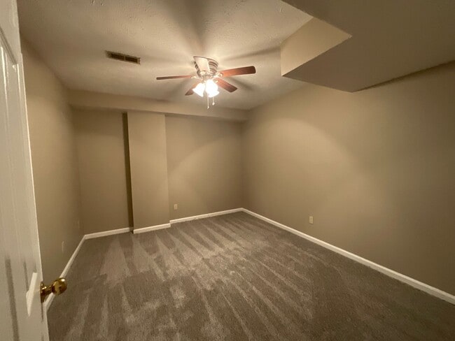 Building Photo - Greenback 37742 - 3 bedroom, 3.5 bath home with bonus room/possible 4th bedroom - Call Terri Kerr...