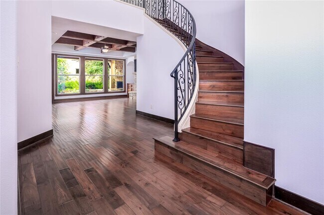 Building Photo - 308 Golden Bear Dr