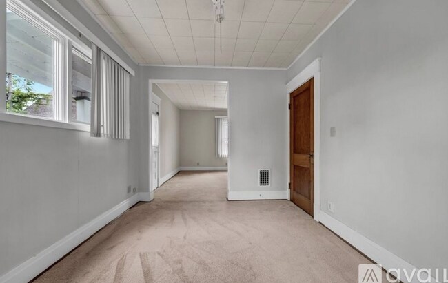 Building Photo - 20 Medford Pl