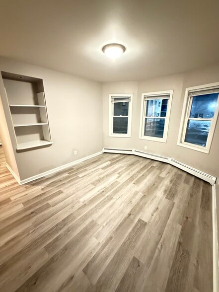 Building Photo - 406 N Broadway