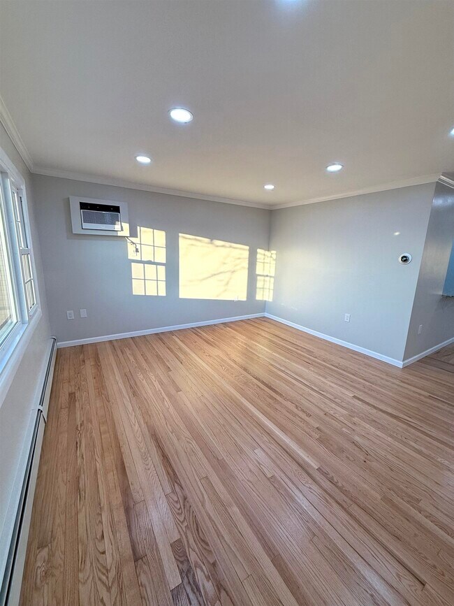 Building Photo - 6500 Columbia Ave