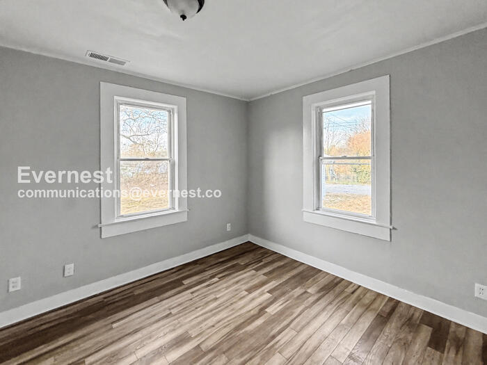 Building Photo - 316 School Rd