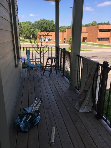 Porch - 286 Prior Ave N