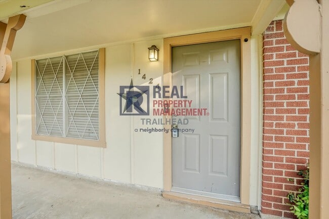 Building Photo - Inviting Home with Pool in Established Cleburne Neighborhood