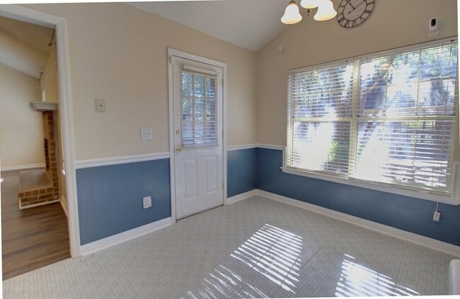 Building Photo - 809 Barrington Dr