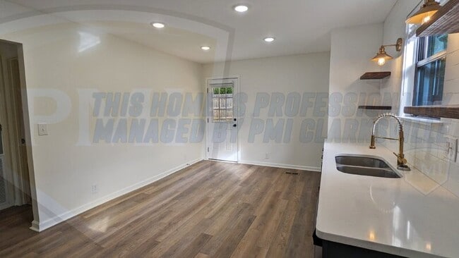 Building Photo - 205 S 11th St