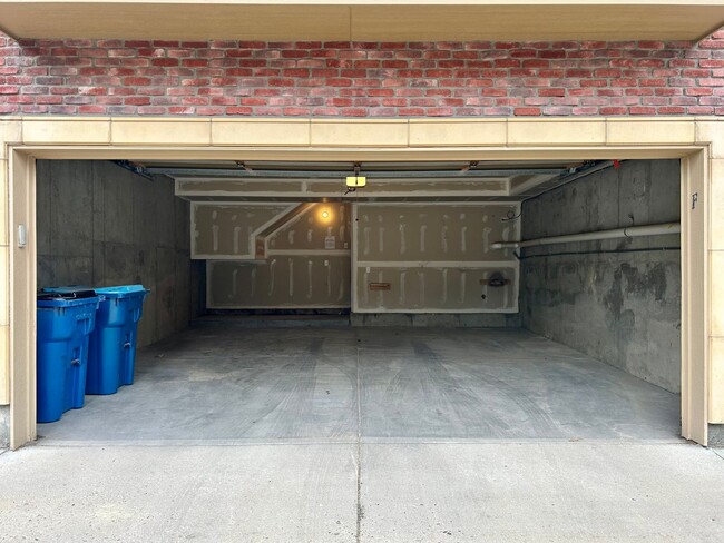 Building Photo - Well Maintained Townhouse in Highlands Ranch