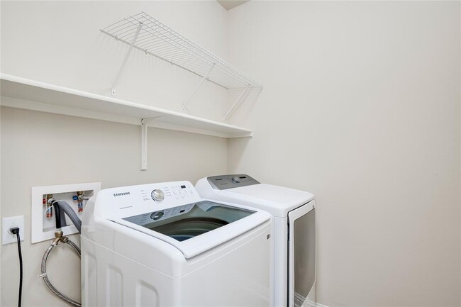 Building Photo - 4211 Oldenburg Ln