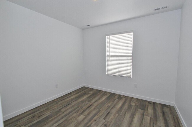 Building Photo - Immaculate Single-Level Home