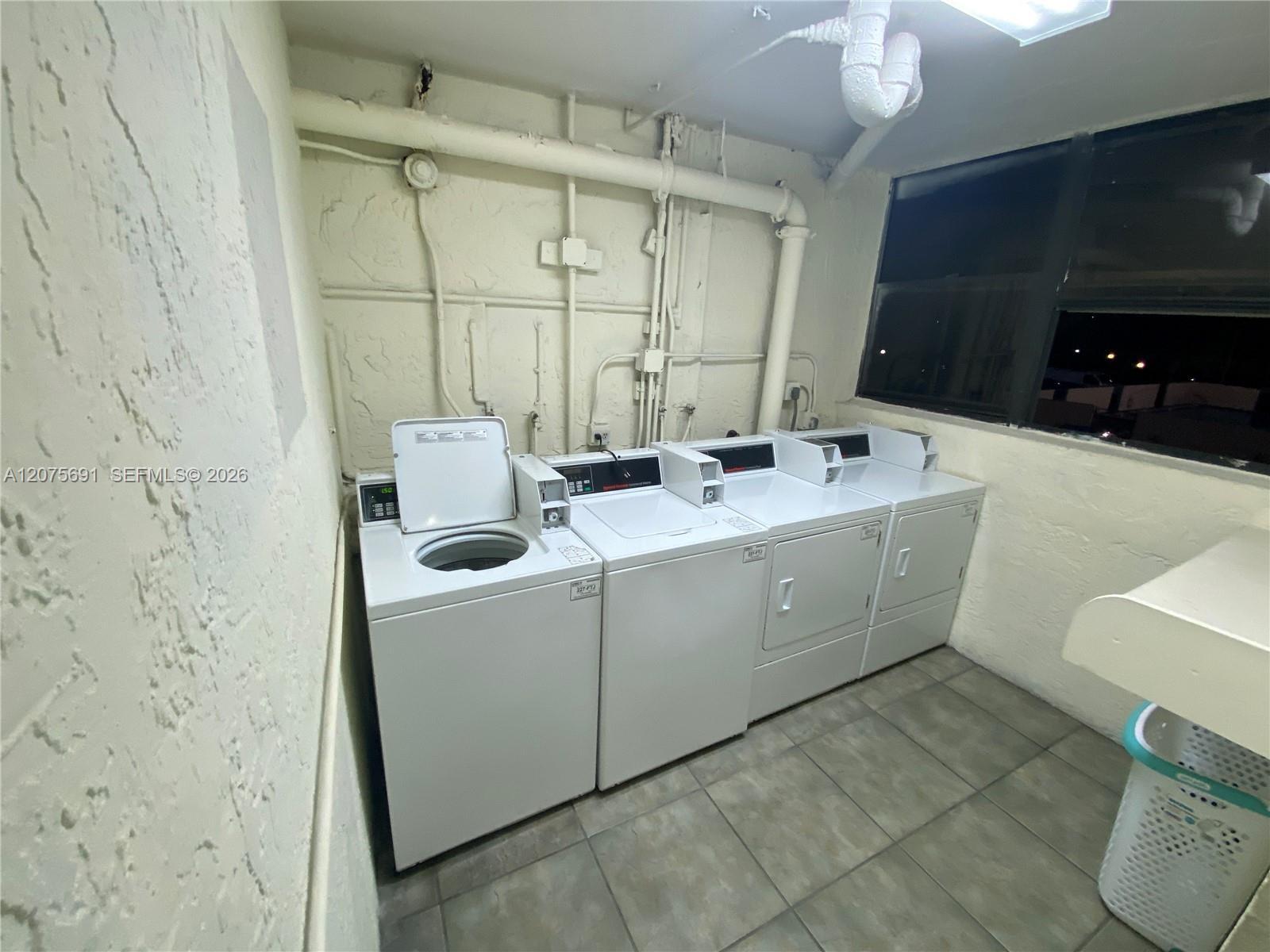 Building Photo - 2771 Riverside Dr