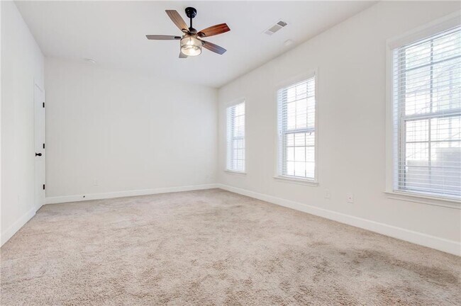 Building Photo - 3304 Ferncliff Ct