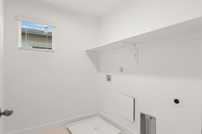 Building Photo - 4022 Silver Springs Road NE