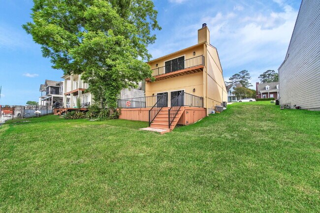 Building Photo - Experience the ultimate in lakefront lifes...