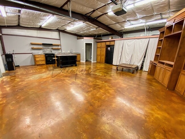 Building Photo - Studio Apartment for Rent – Central AC, Fu...