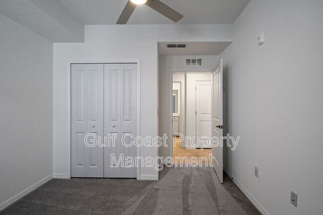 Building Photo - 5703 N Honore Ave