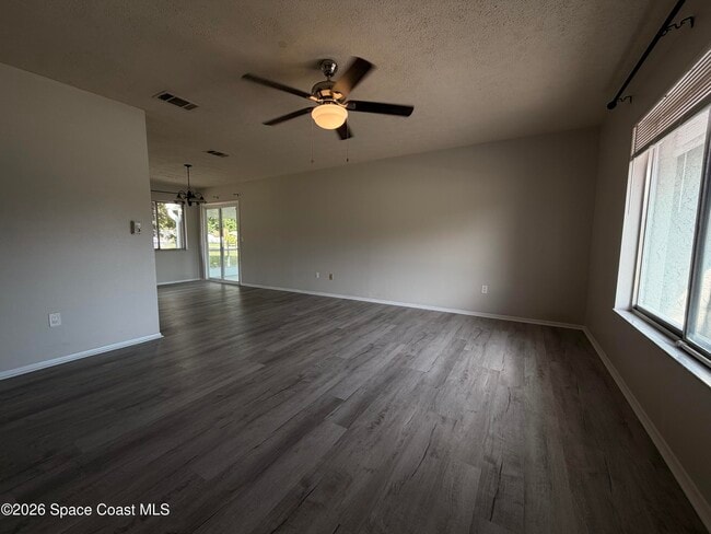 Building Photo - 1256 Dawn St NE