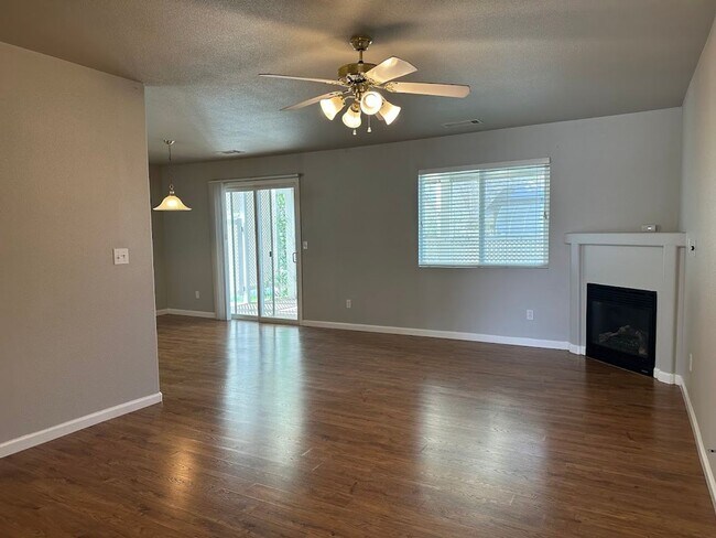 Building Photo - Well maintained home in desirable Ravenwood, Anderson subdivision