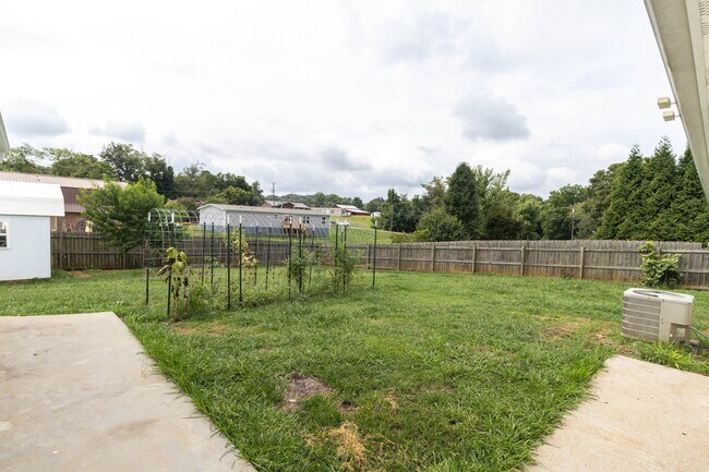 Building Photo - 2821 Vicksburg Ln